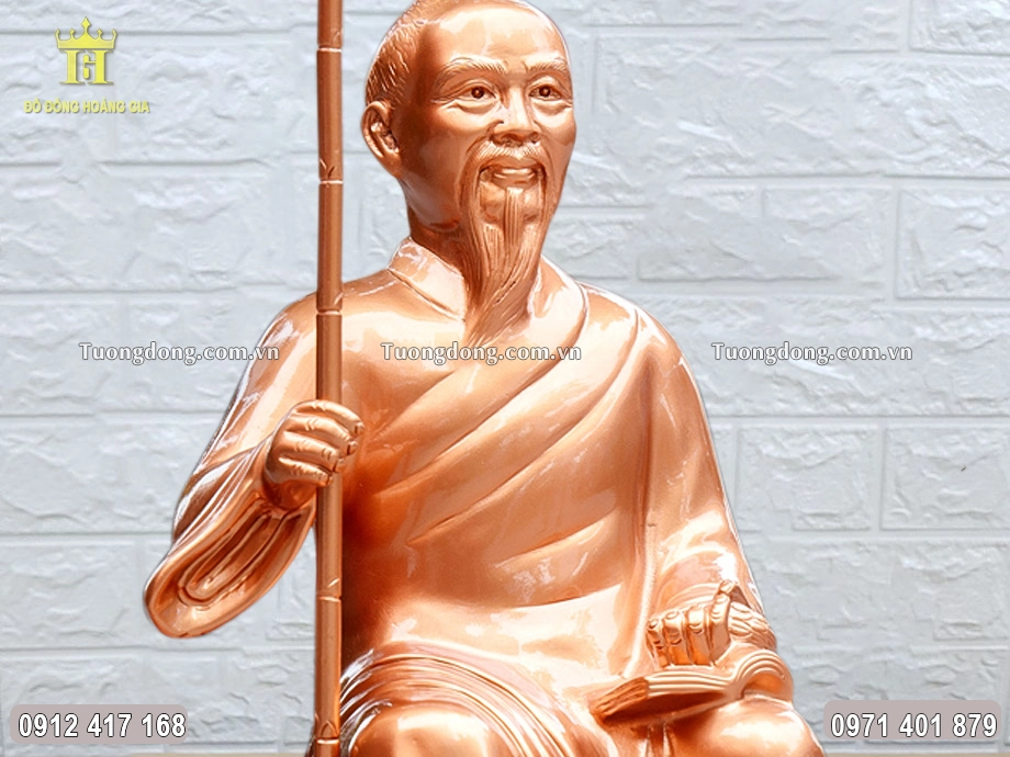 Từng họa tiết hoa văn được chạm khắc sắc nét